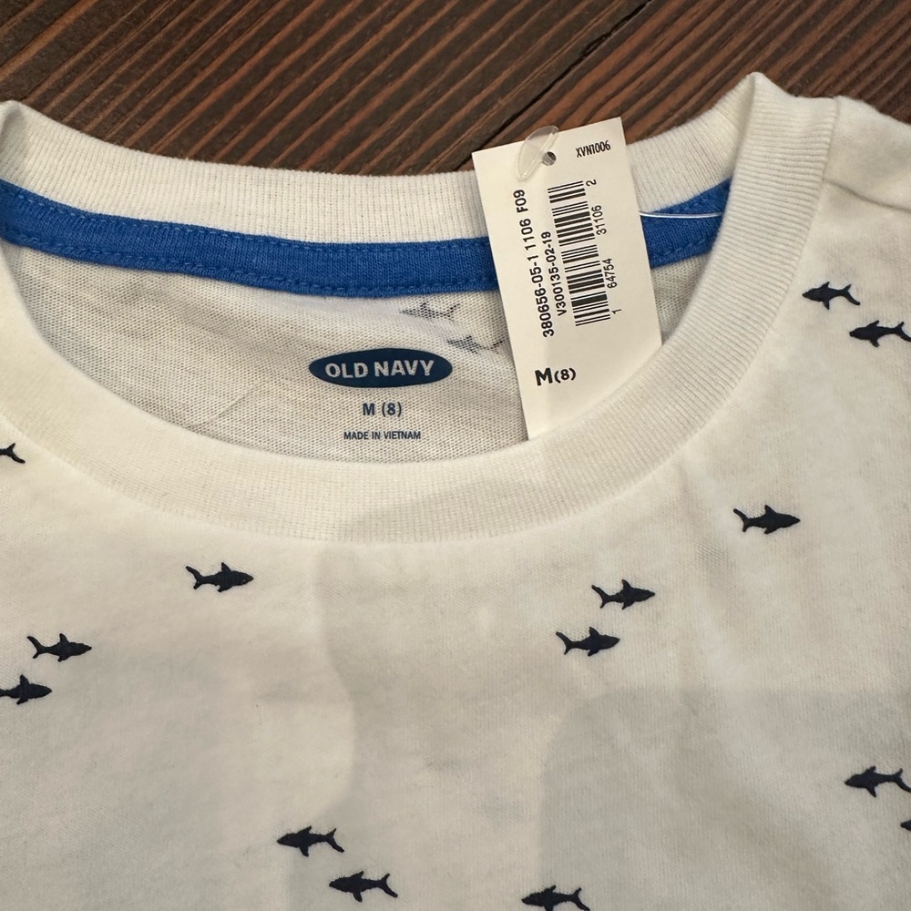 NWT Old Navy T-shirt M 7-8 White Fishes
